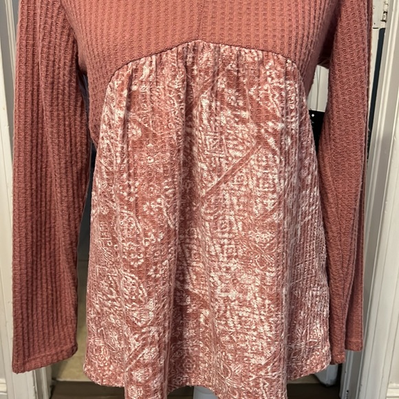 Absolutely Famous Pink V-Neck Sweater - Picture 3 of 6